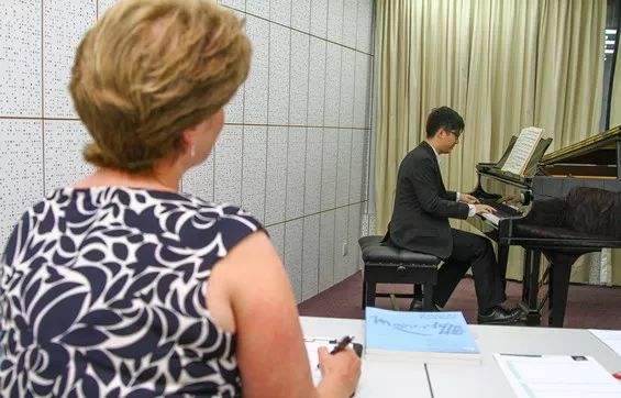 钢琴教师专业资格证的考试(钢琴教师专业资格证的考试科目)