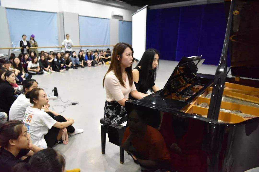 西安音乐学院钢琴老师一节课多少钱(西安音乐学院钢琴老师一节课多少钱啊)
