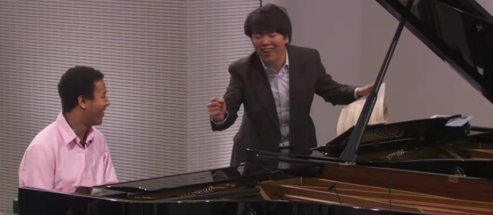 王淼钢琴教学视频(王老师钢琴教学视频)
