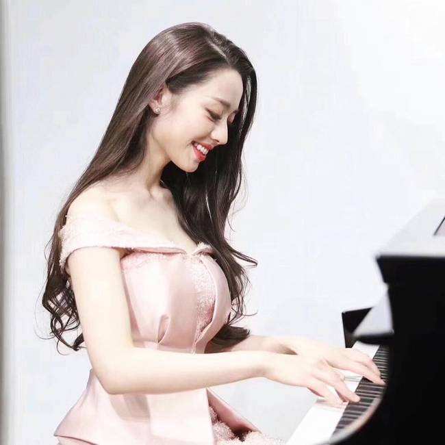 会弹钢琴的女人的性格(会弹钢琴的女人是什么类型的)