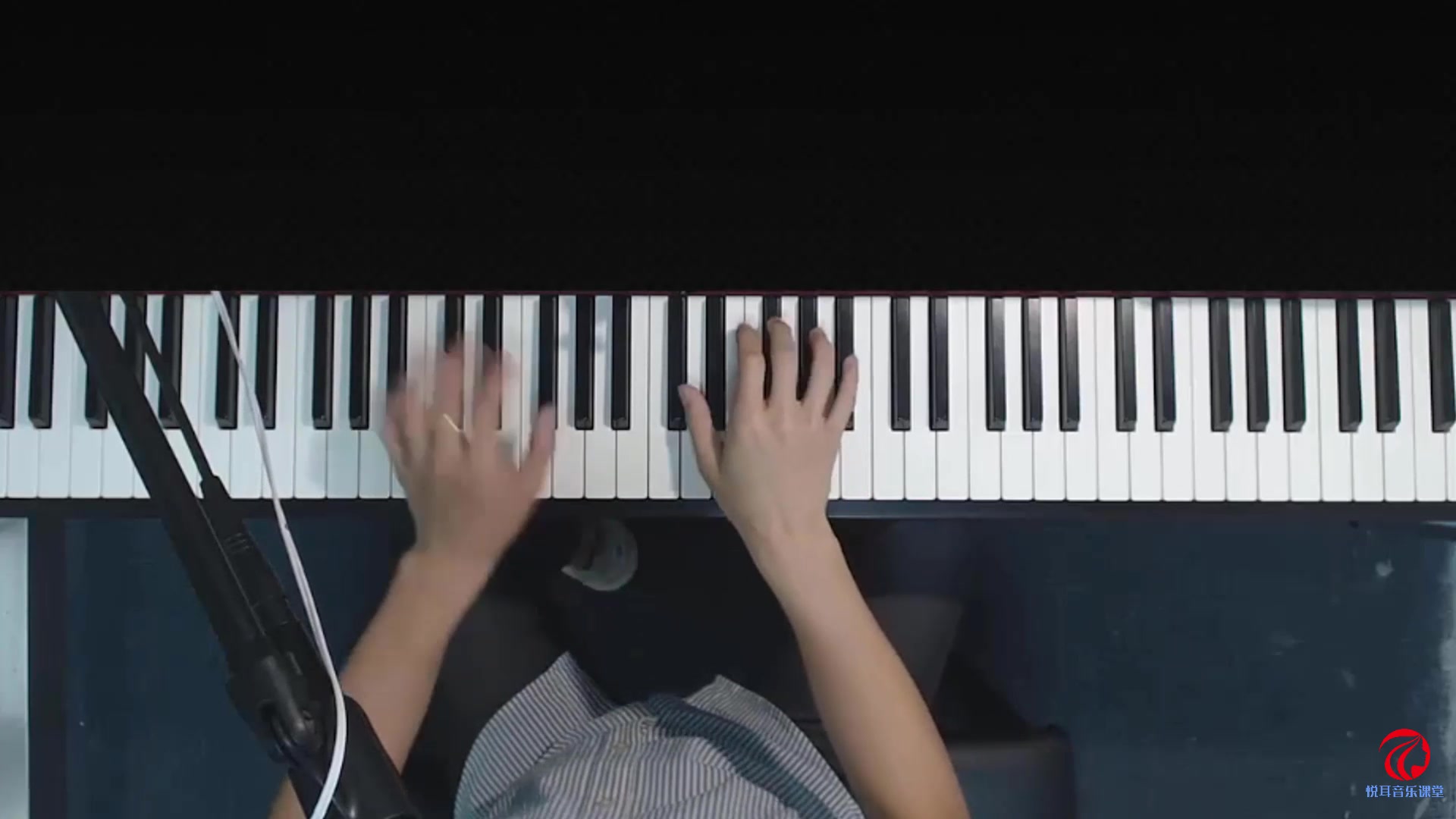 钢琴指法规律视频(钢琴指法规律视频教程)