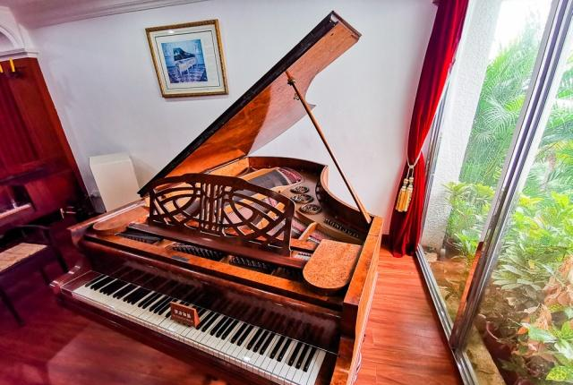 楼上弹钢琴很吵怎么办在北京(居民楼里开钢琴教室太吵了怎么办)
