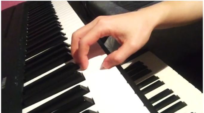 钢琴第四指和第五指怎样训练(钢琴第四指和第五指怎样训练视频)