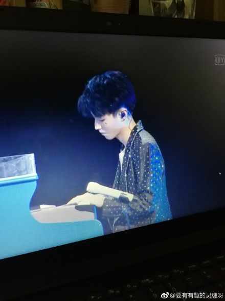王俊凯弹钢琴照片(王俊凯几岁学的钢琴)
