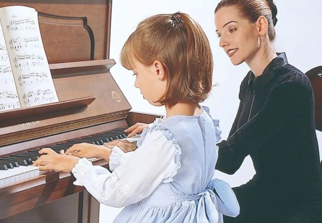 孩子学钢琴的好处广告(关于孩子学钢琴的广告词)