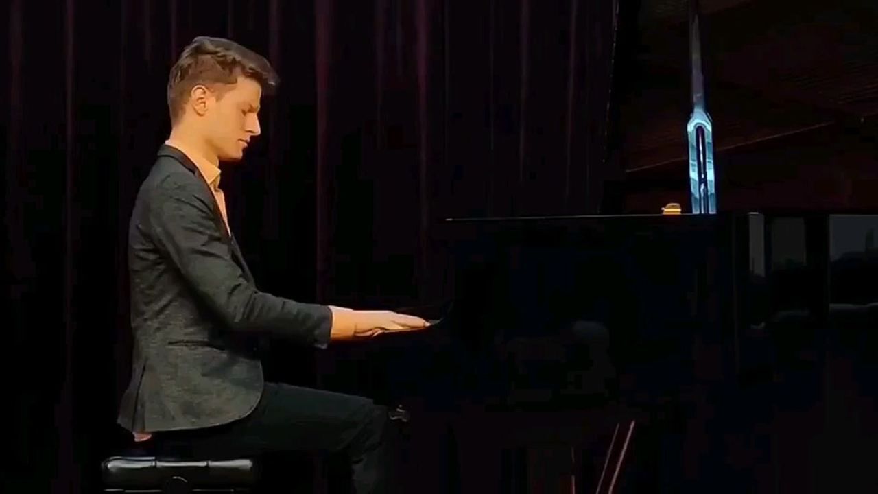 钢琴家演奏视频(钢琴家视频演奏视频)