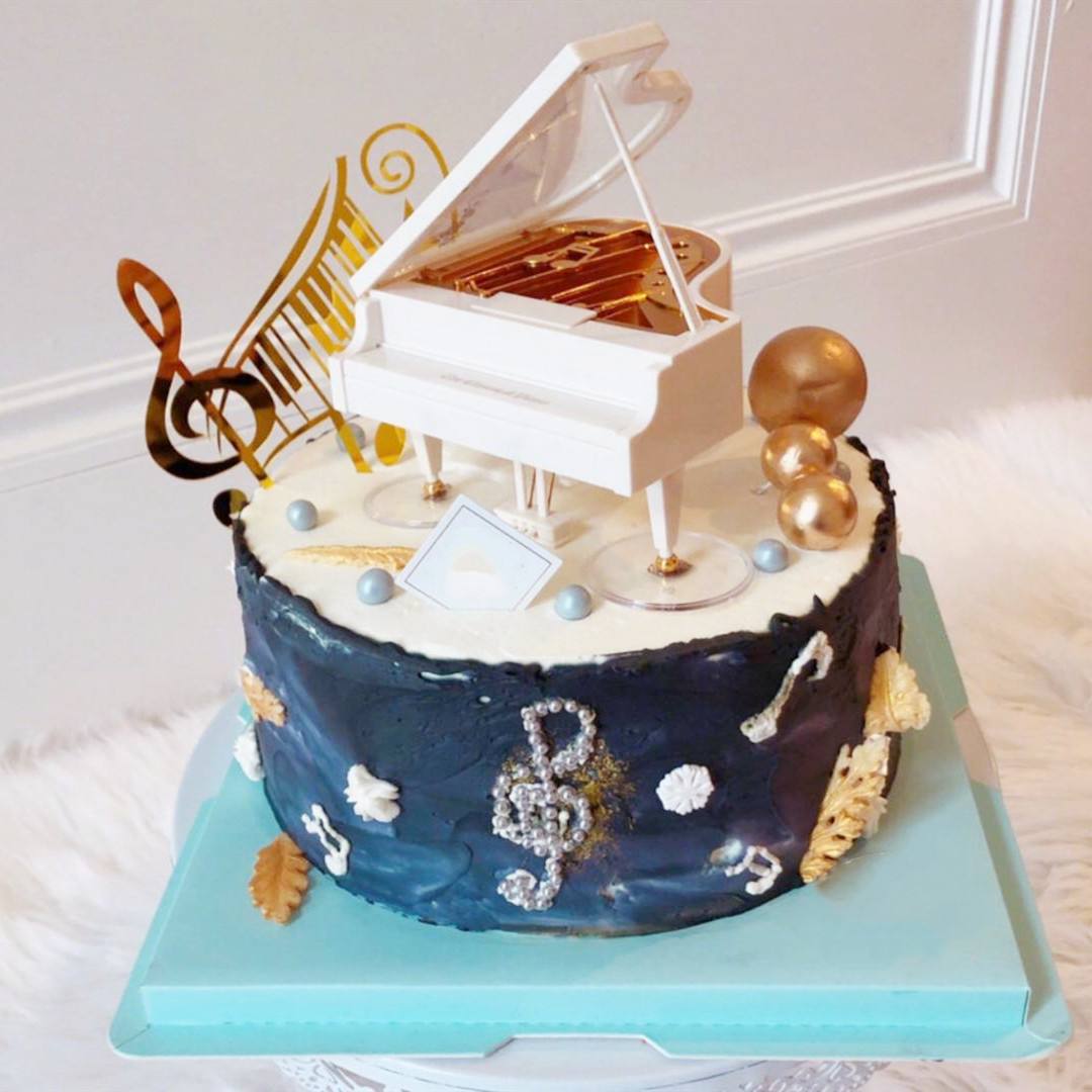 钢琴图案蛋糕(钢琴图案蛋糕图片)