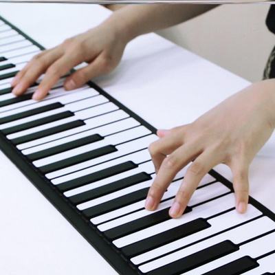 手卷钢琴贴纸顺序(手卷钢琴和钢琴的区别)