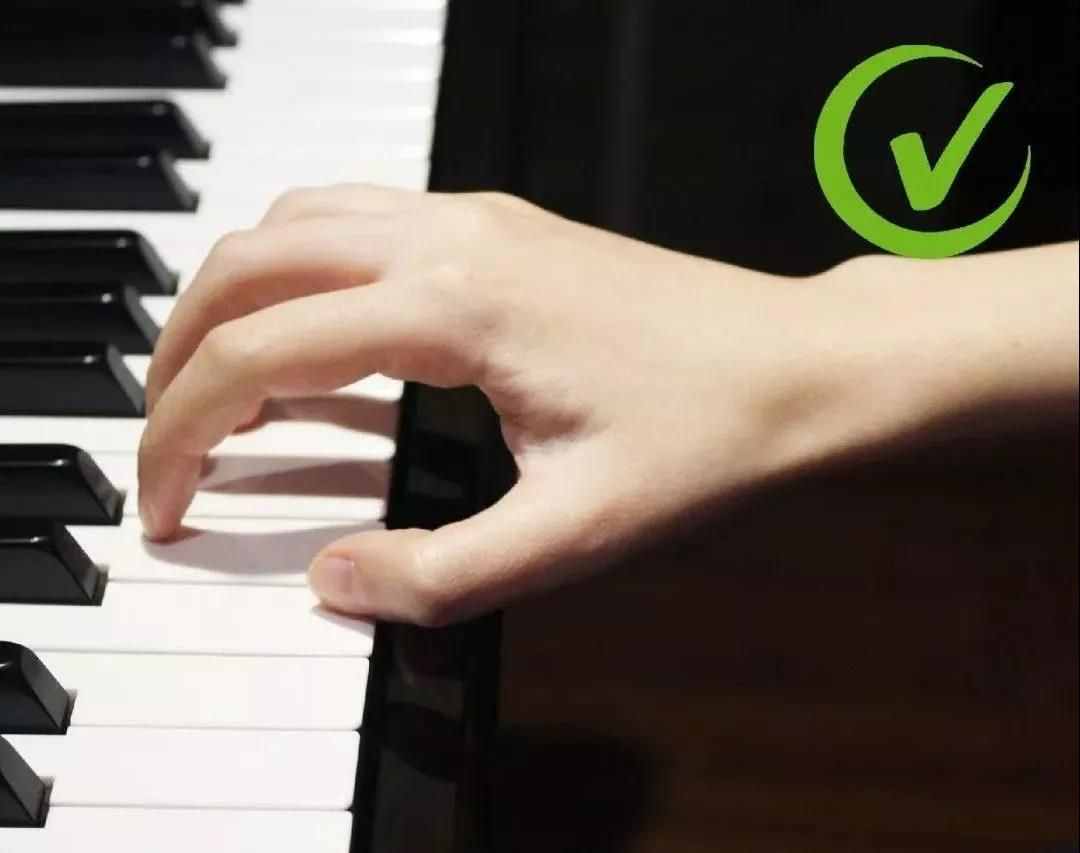 解决弹钢琴时拇指关节内凹(解决弹钢琴时拇指关节内凹问题)