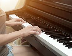 关于弹钢琴的指法入门教程人容易近视的信息