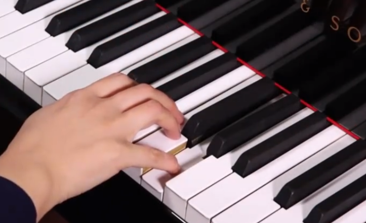 手指弹钢琴的触键点(手指弹钢琴的触键点是什么)