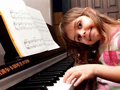 女孩子学钢琴的好处(女孩子学钢琴的好处和坏处)