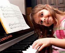 关于弹钢琴学儿歌第75首祝您生日快乐的信息