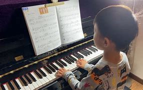 小宝宝弹钢琴的视频(小宝宝弹钢琴的视频教程)