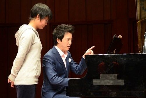 李云迪钢琴演奏视频保卫黄河(李云迪保卫黄河钢琴曲由陈阳指挥)
