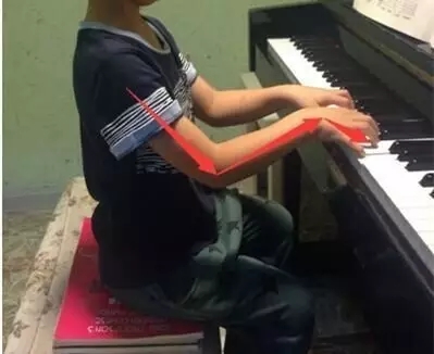 钢琴自学入门教程视频坐姿与手法(钢琴自学入门教程视频坐姿与手法图解)