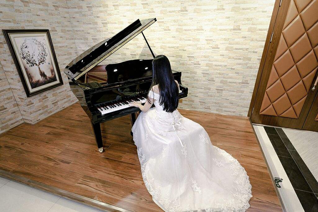 婚礼上弹钢琴(婚礼弹的钢琴曲)