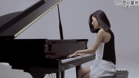 会弹钢琴的女生冷漠(弹钢琴和跳舞女生的区别)