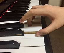 钢琴小白怎么快速学会弹钢琴(钢琴小白怎么快速学会弹钢琴视频)