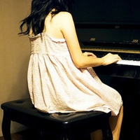 女生弹钢琴最火视频(女生弹钢琴最火视频素材)