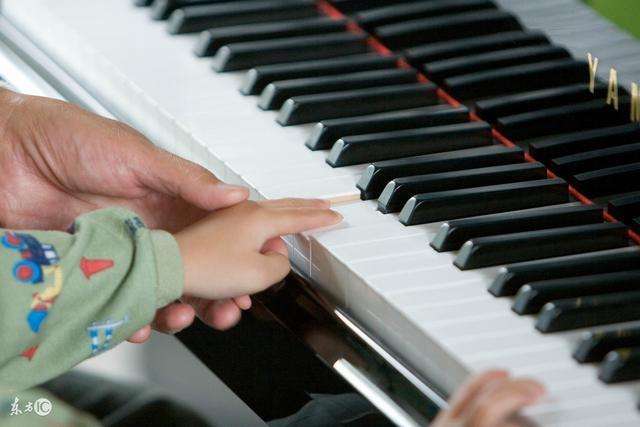 孩子钢琴考级妈妈感言(孩子钢琴考级妈妈感言短句)