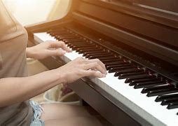夜的钢琴曲29视频(钢琴曲夜的钢琴曲5视频)